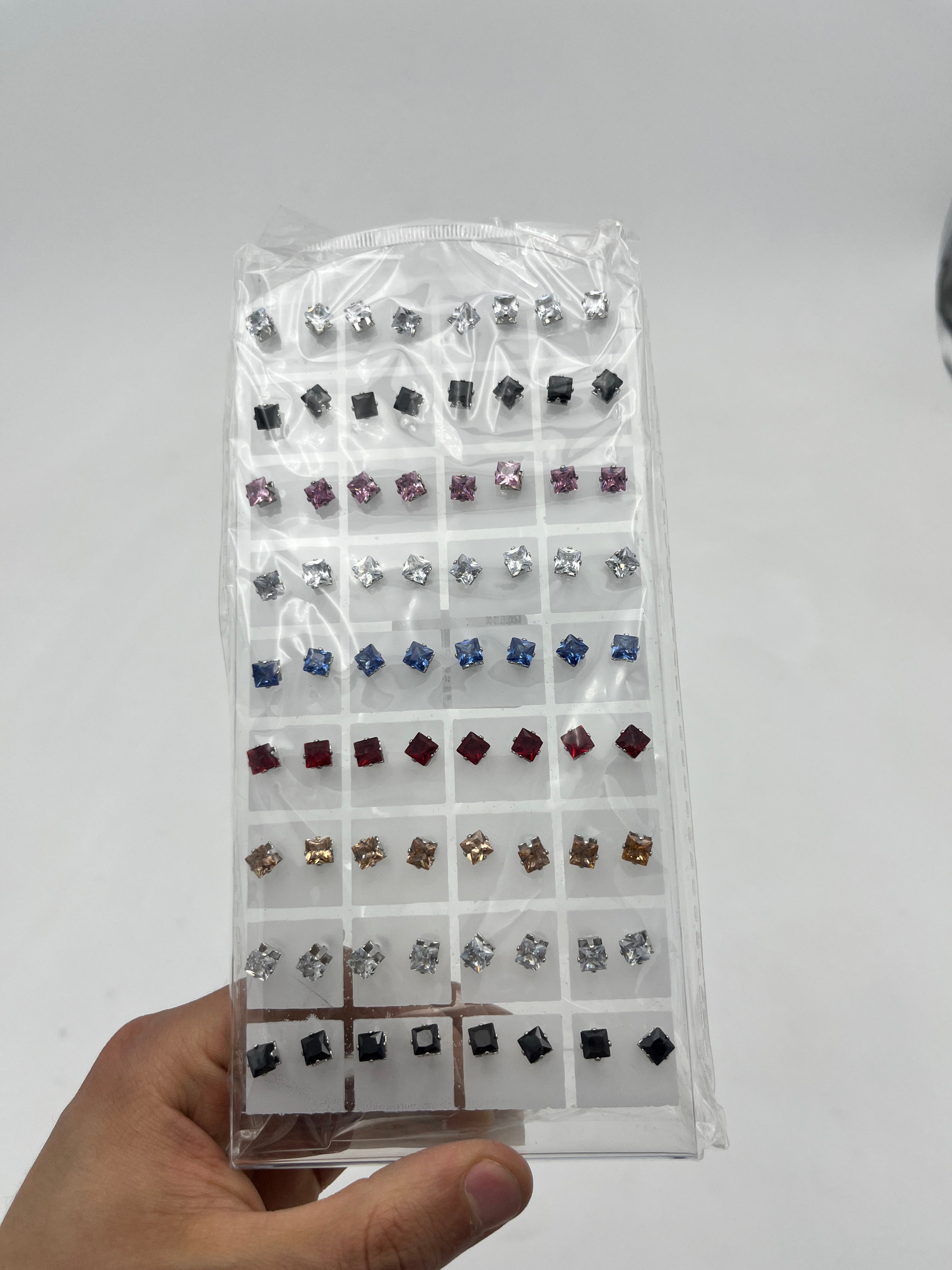 Broqueles zirconia cuadrada colores - Paquete de 36 piezas 1.75 c/u