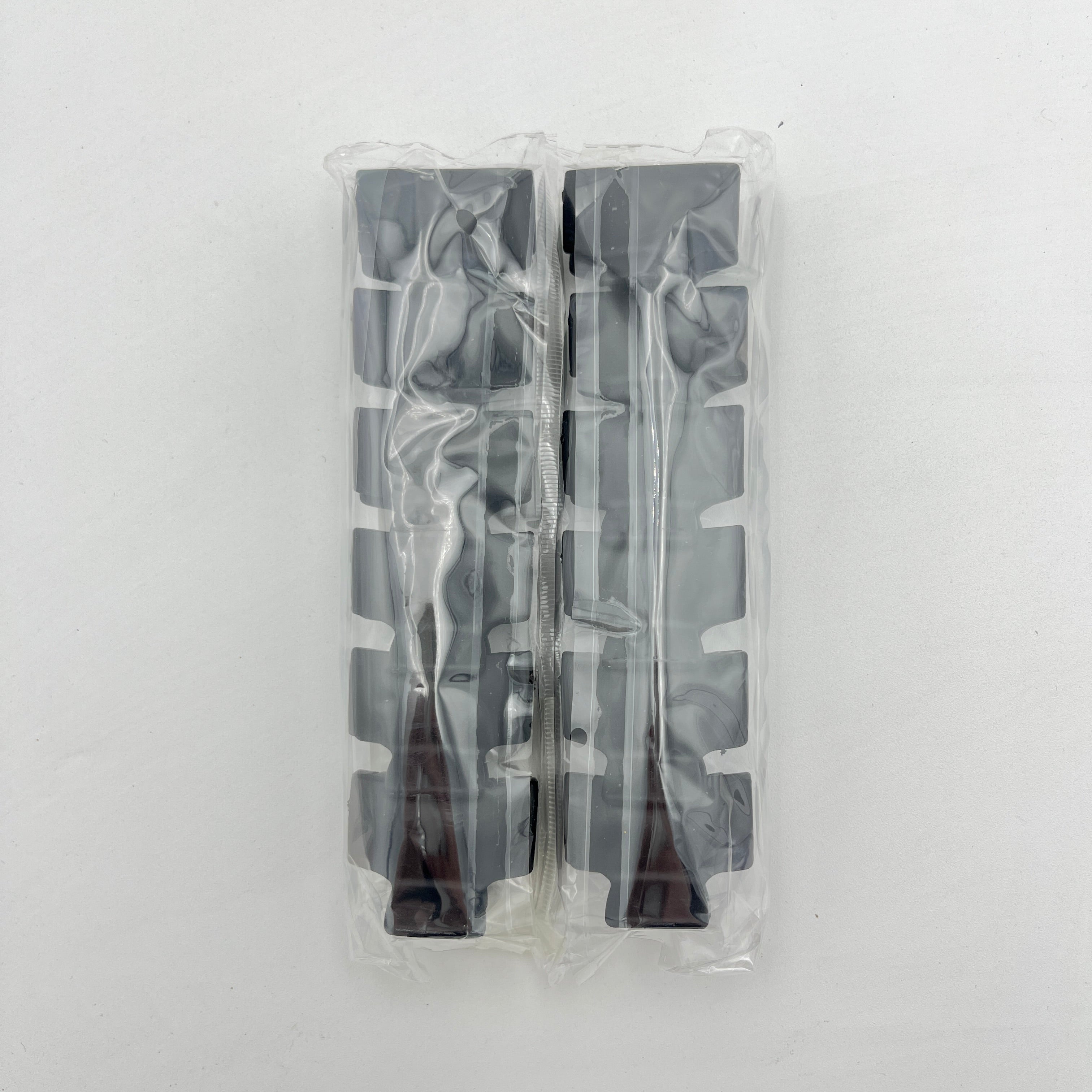 Pinza Chica Negra - Paquete de 12 piezas 2.58 c/u