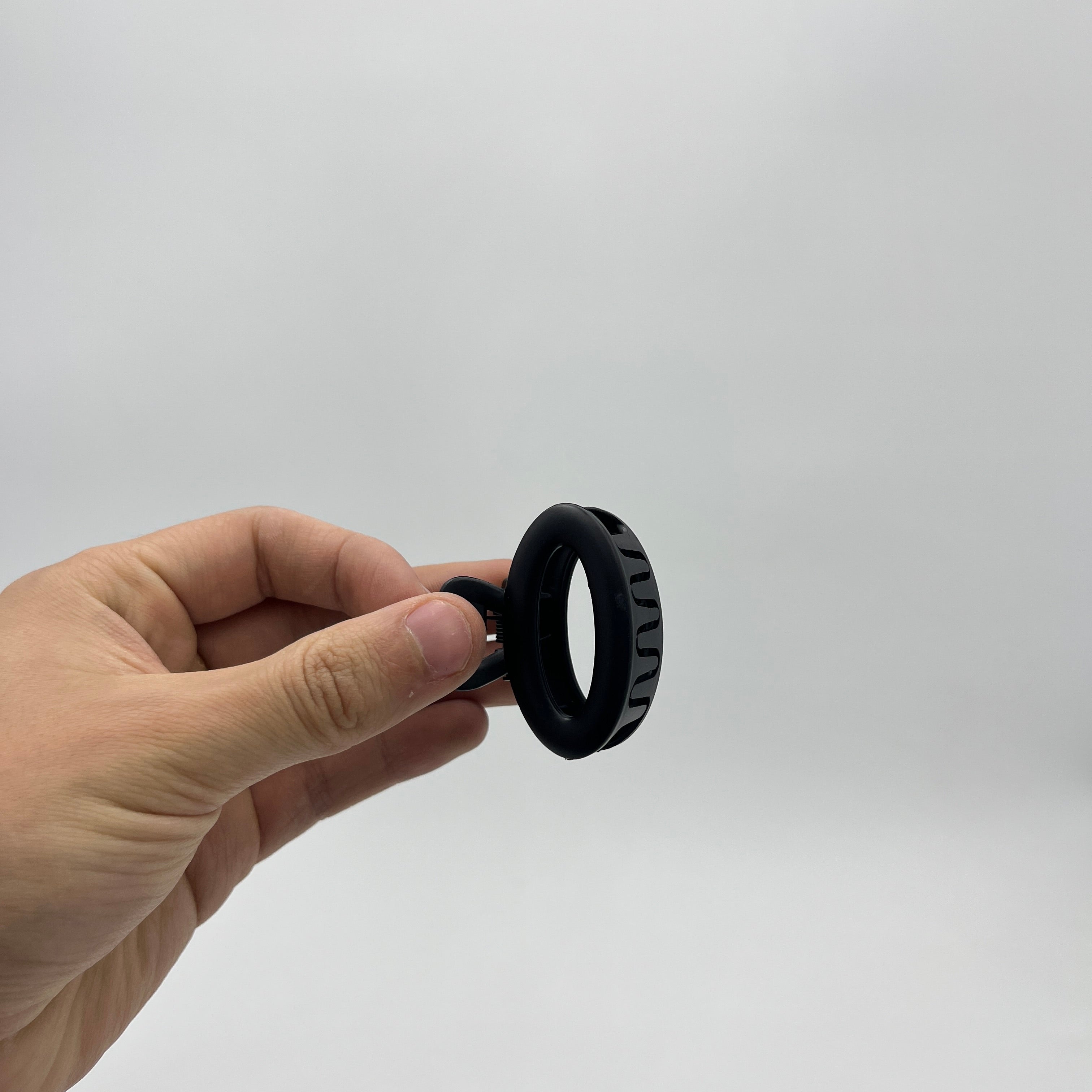 Pinza Chica Negra Óvalo - Paquete de 12 piezas 2.58 c/u