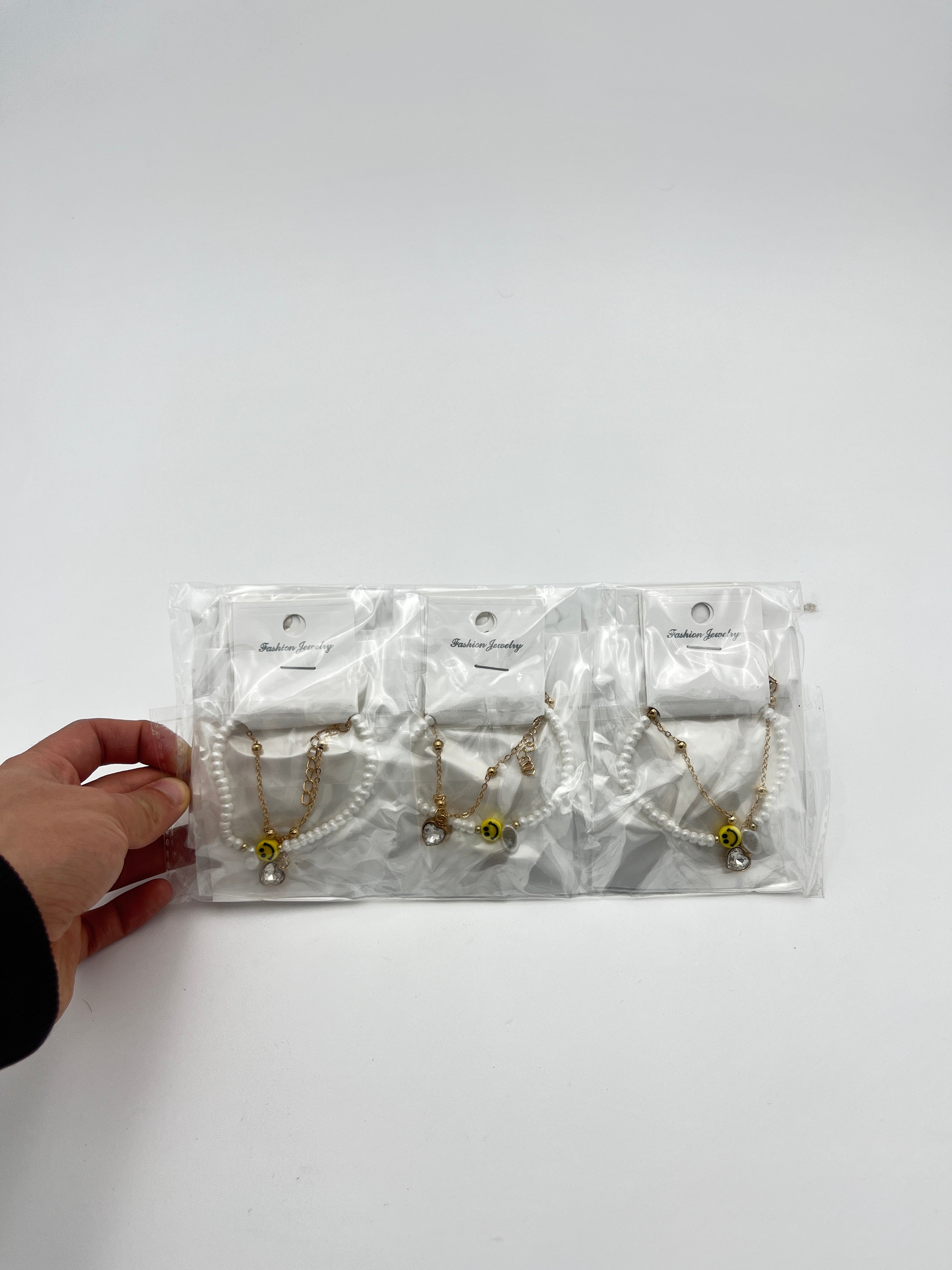 Pulsera Doble Capa con Cuentas Blanca y Carita Feliz - Paquete de 12 piezas 14.08 c/u