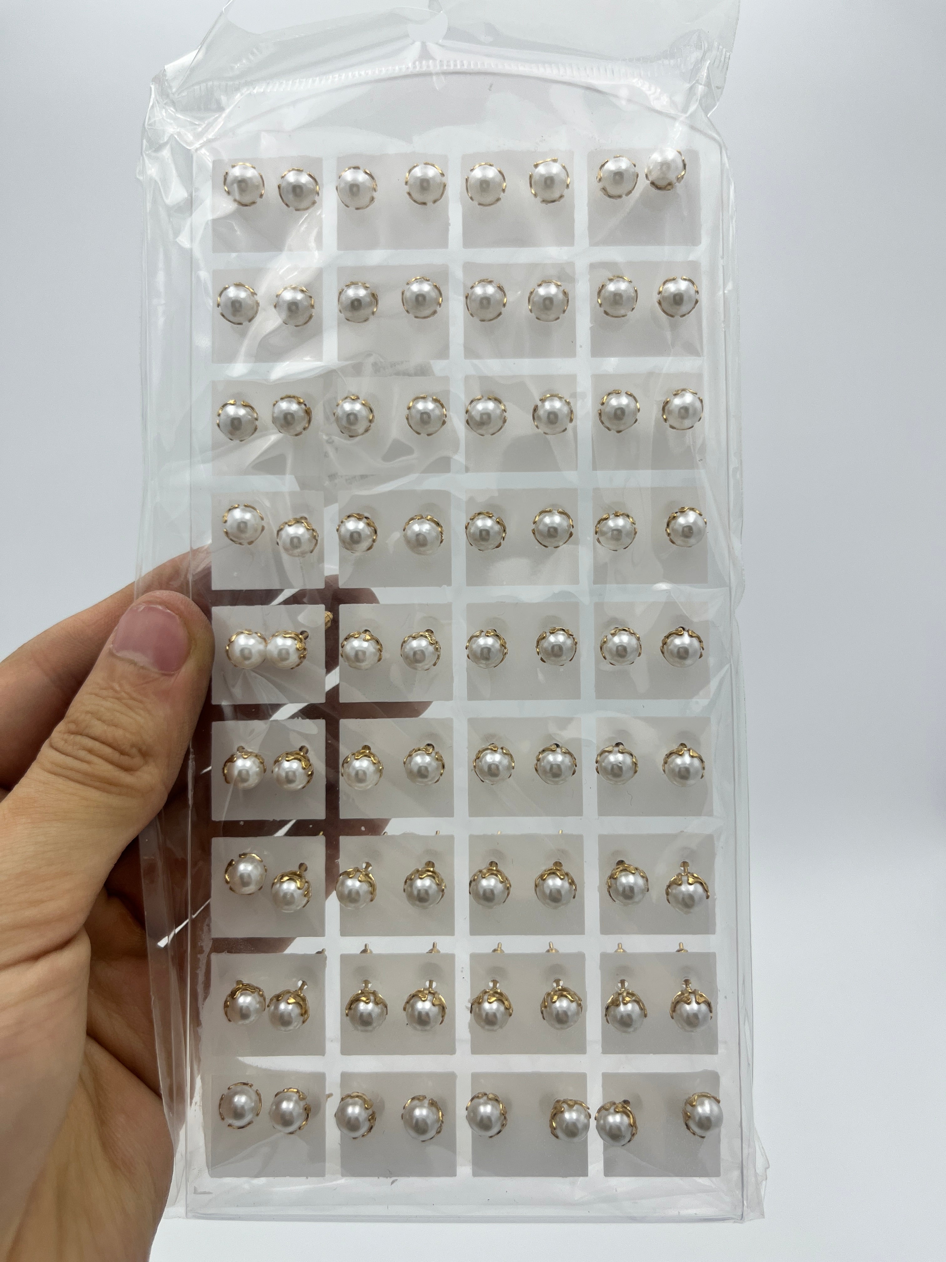 Broqueles Perla blanca c/dorado - Paquete de 36 piezas 1.75 c/u