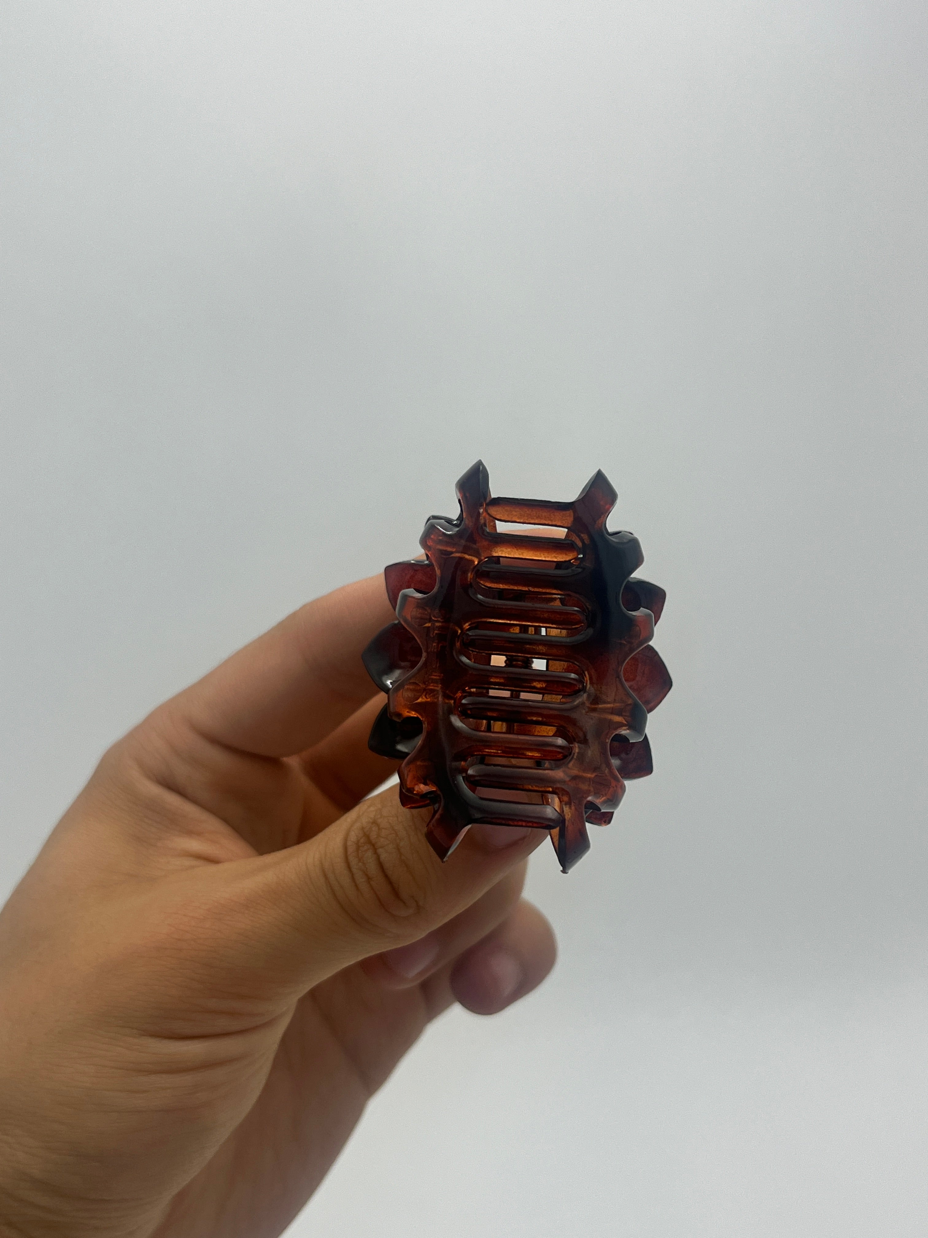 Pinza Chica Mate y Brilloso Tonos Cafés - Paquete de 12 piezas 2.58 c/u