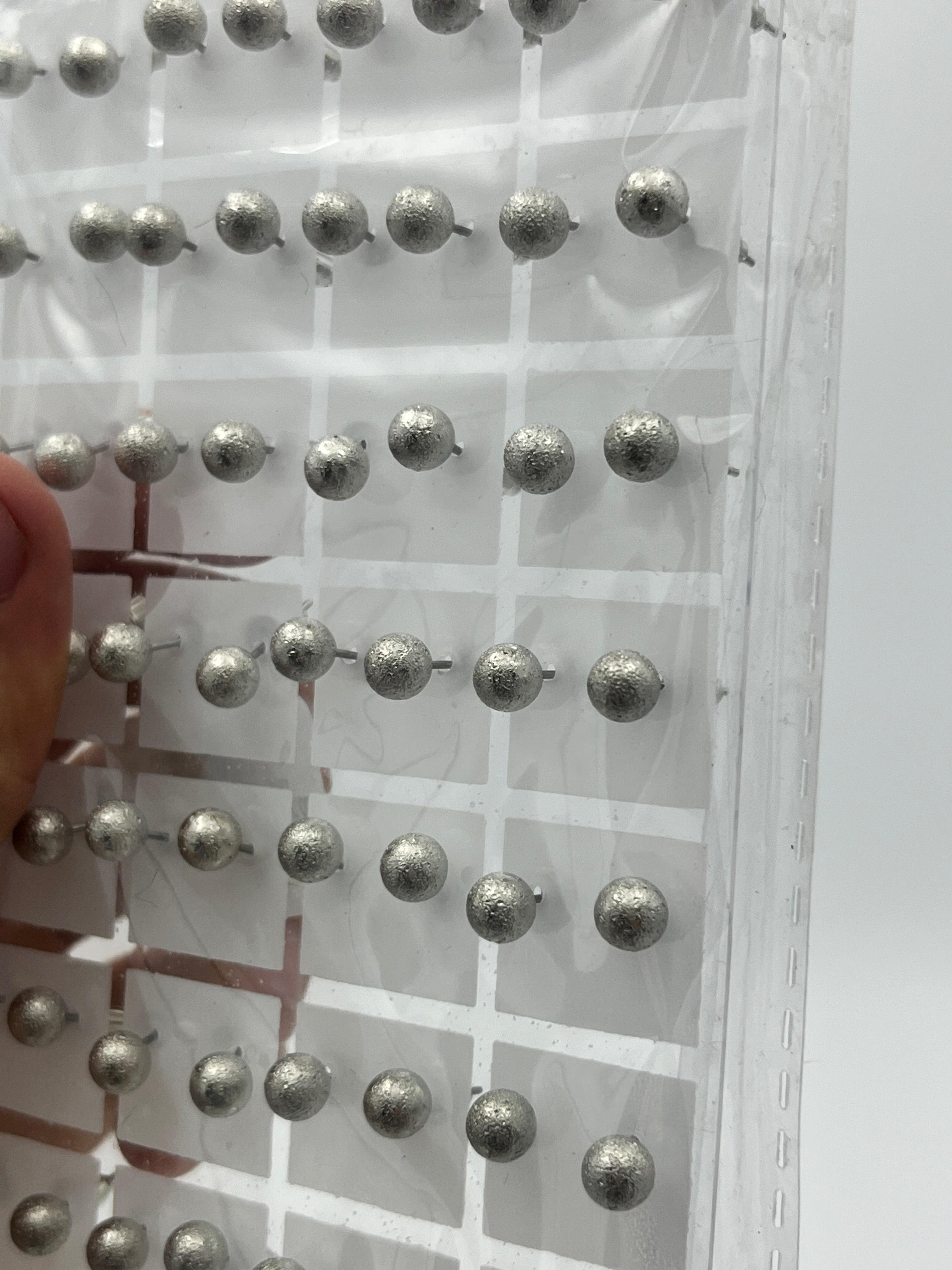 Broqueles perla plateada - Paquete de 36 piezas 1.75 c/u