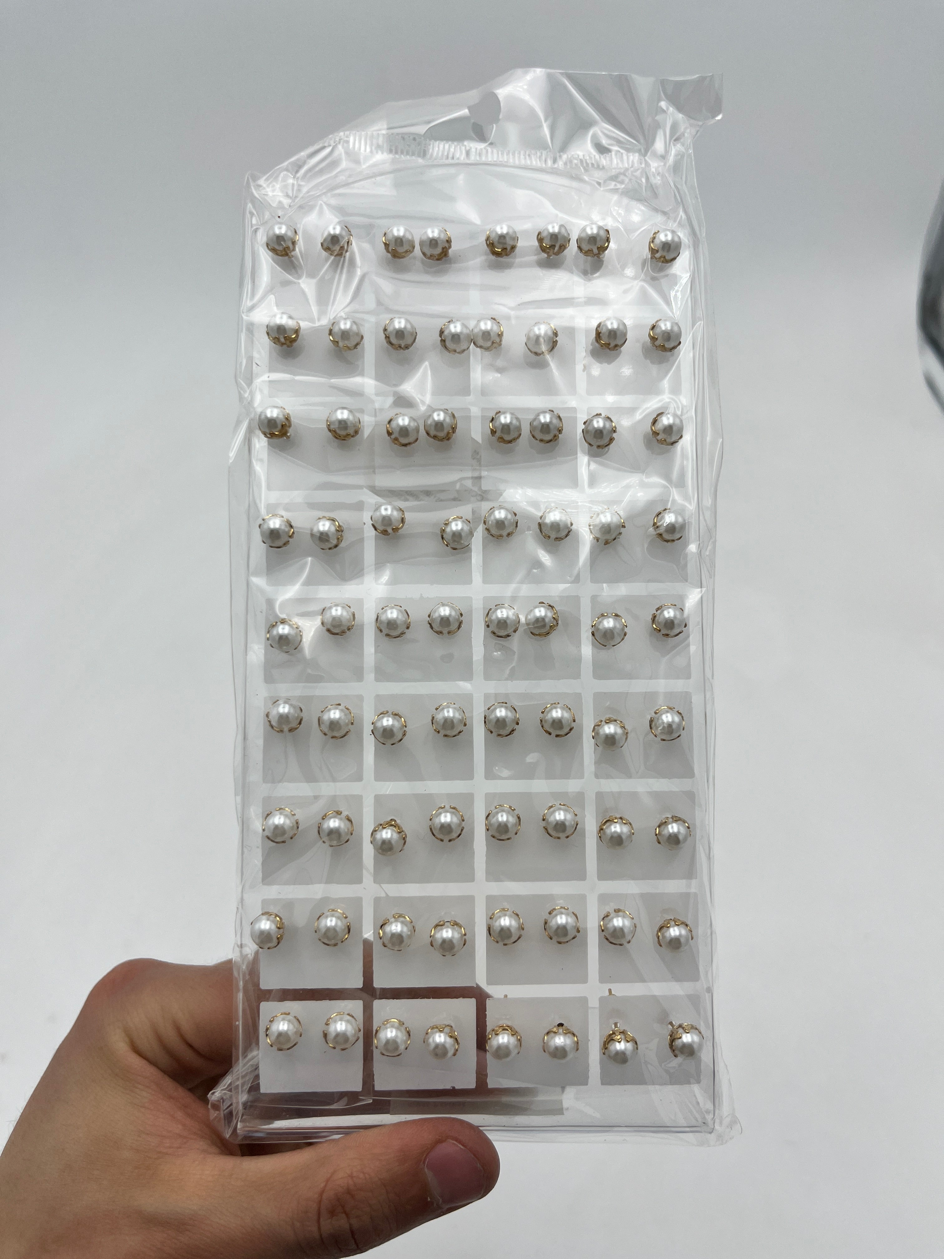 Broqueles Perla blanca c/dorado - Paquete de 36 piezas 1.75 c/u