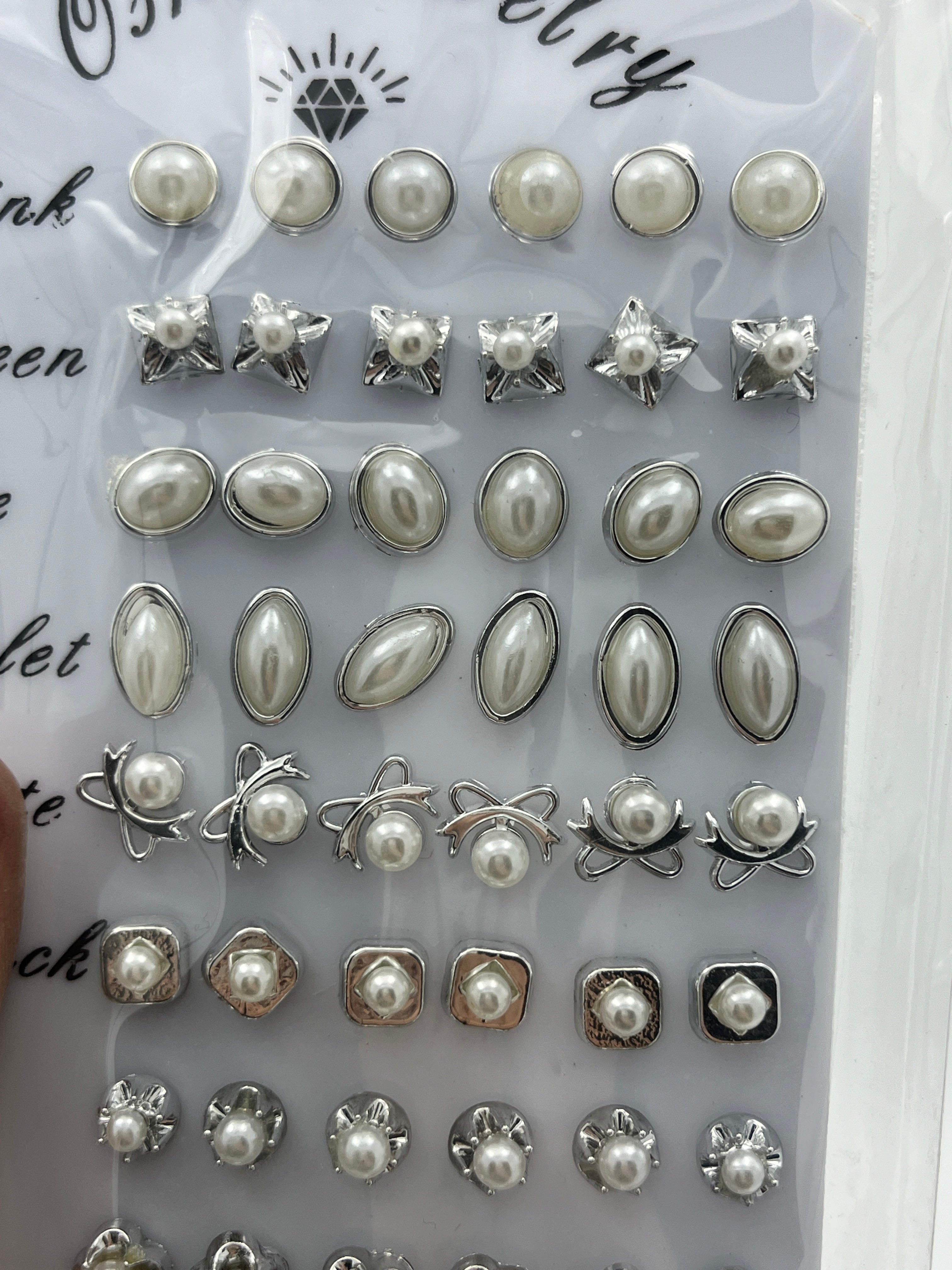 Broqueles perla diseños variados - Paquete de 36 piezas 1.75 c/u