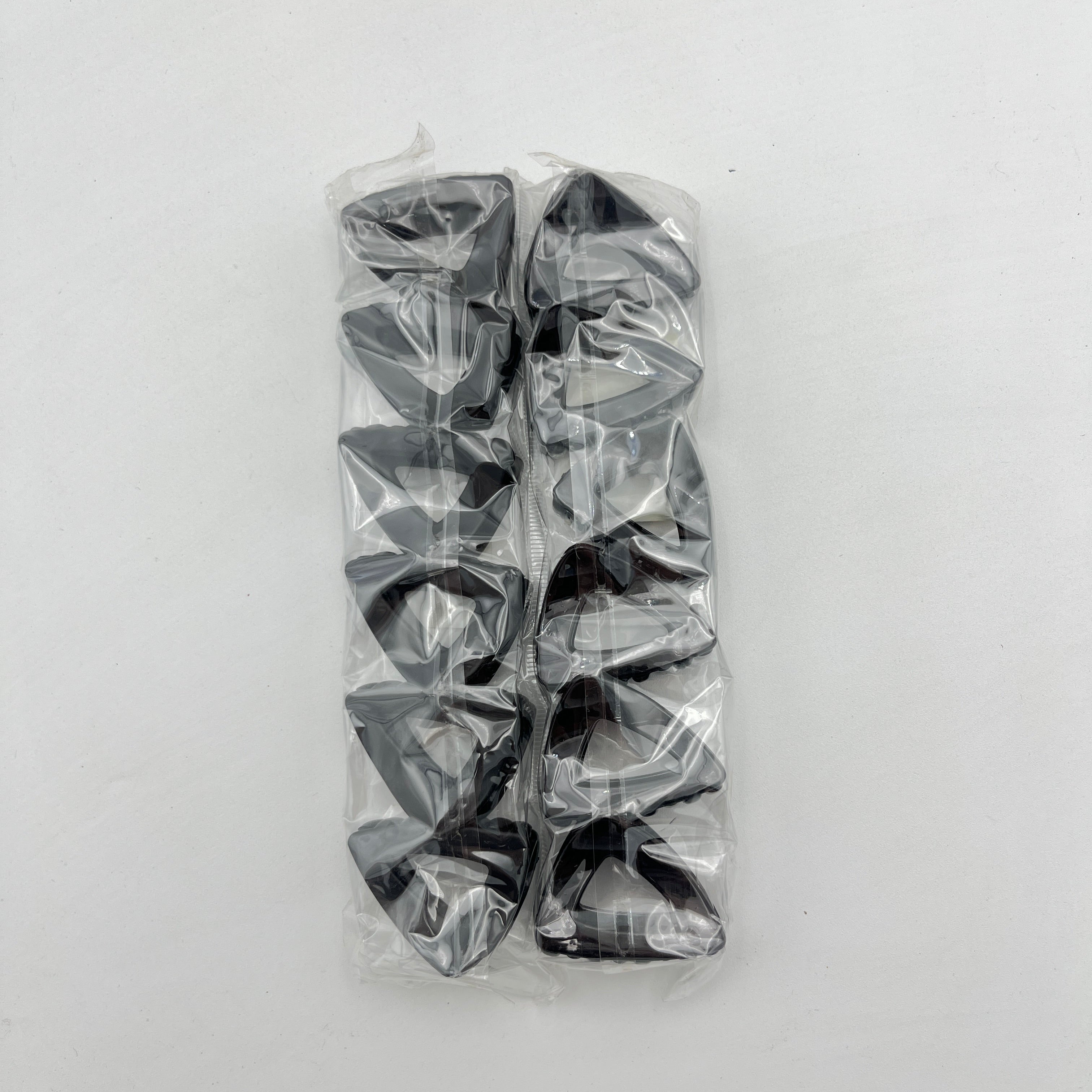 Pinza Chica Negra Triángulo - Paquete de 12 piezas 2.58 c/u