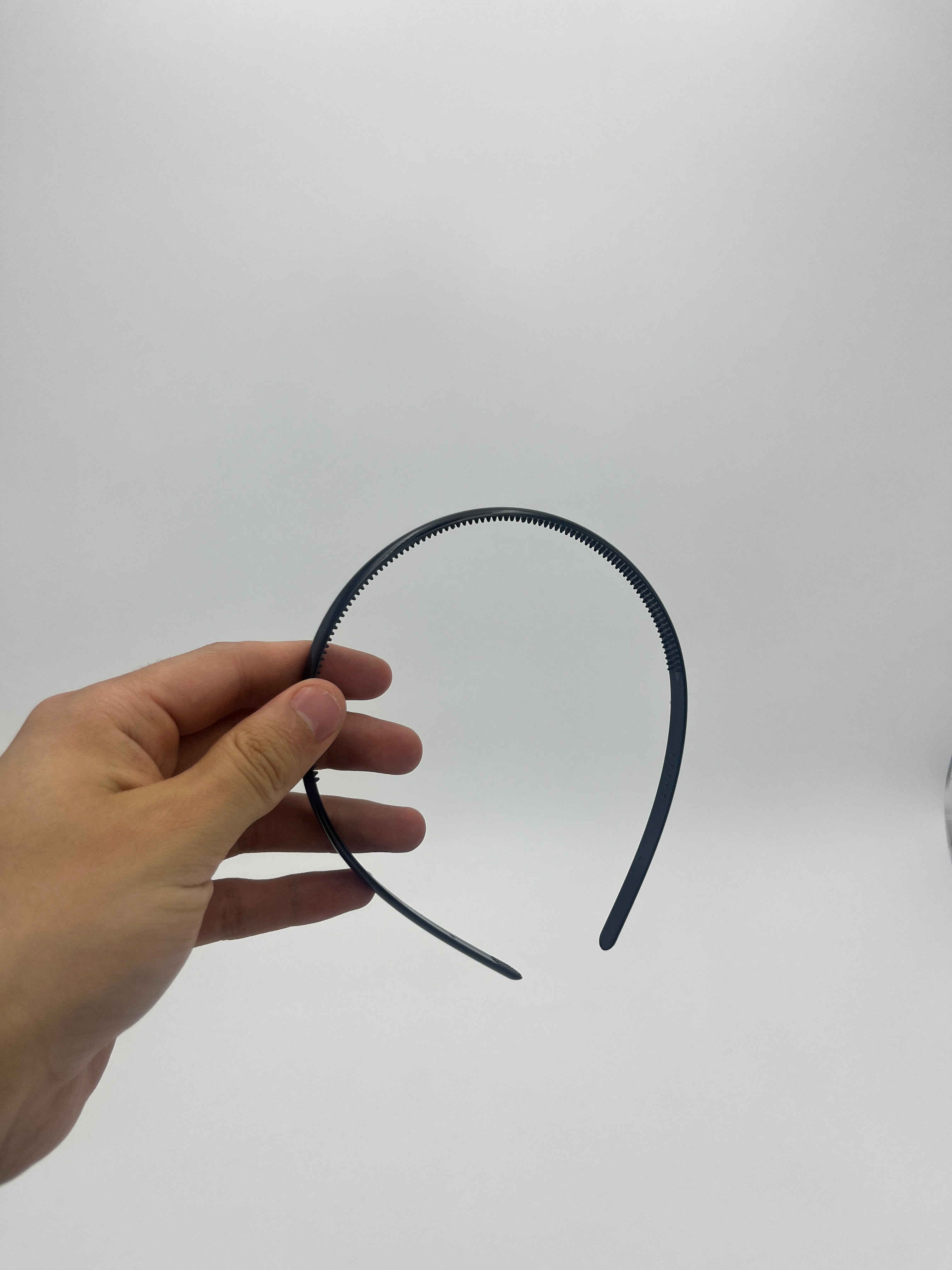 Diadema Delgada Negra - Paquete de 12 piezas 1.83 c/u