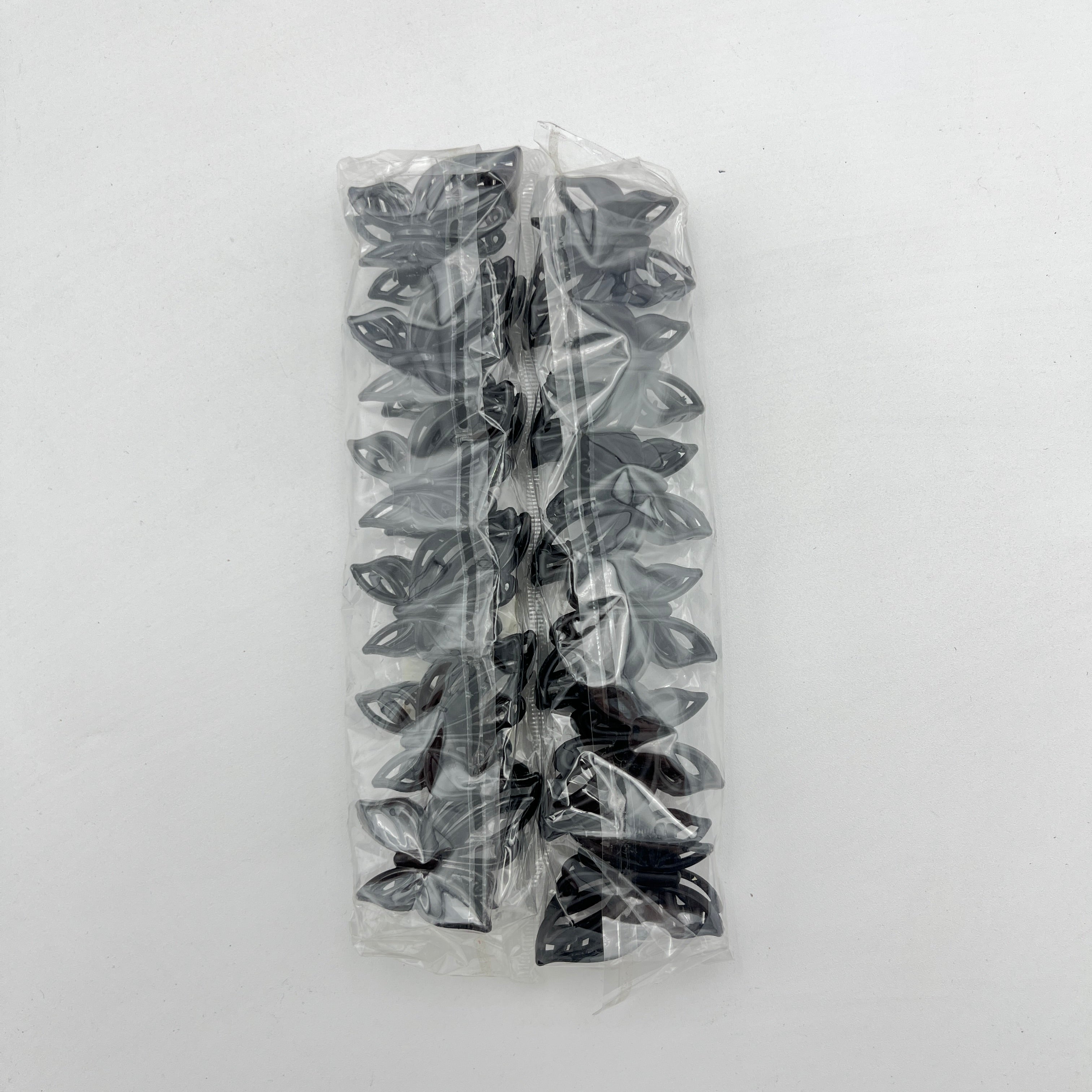 Pinza Chica Negra Triángulo - Paquete de 12 piezas 2.58 c/u