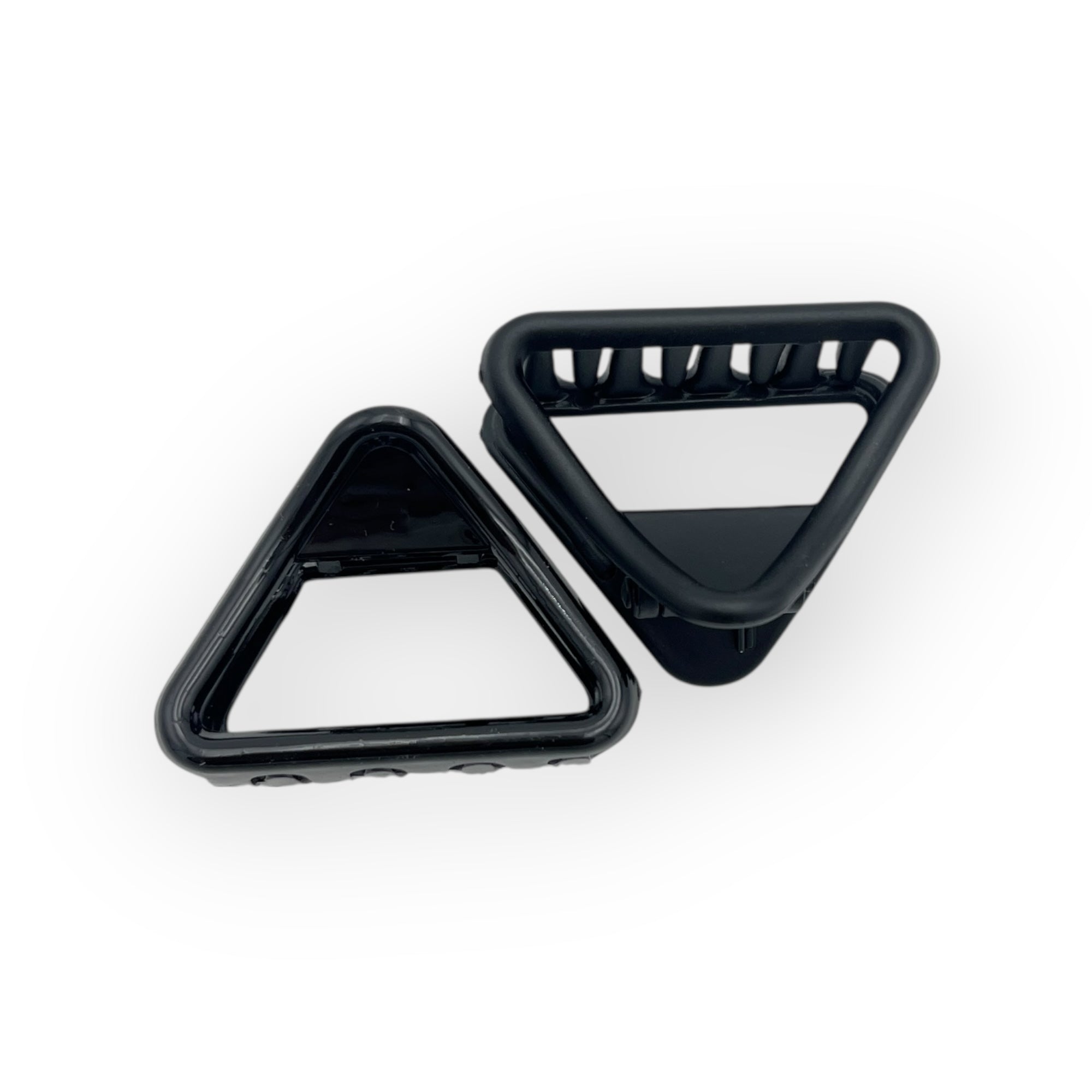 Pinza Chica Negra Triángulo - Paquete de 12 piezas 2.58 c/u