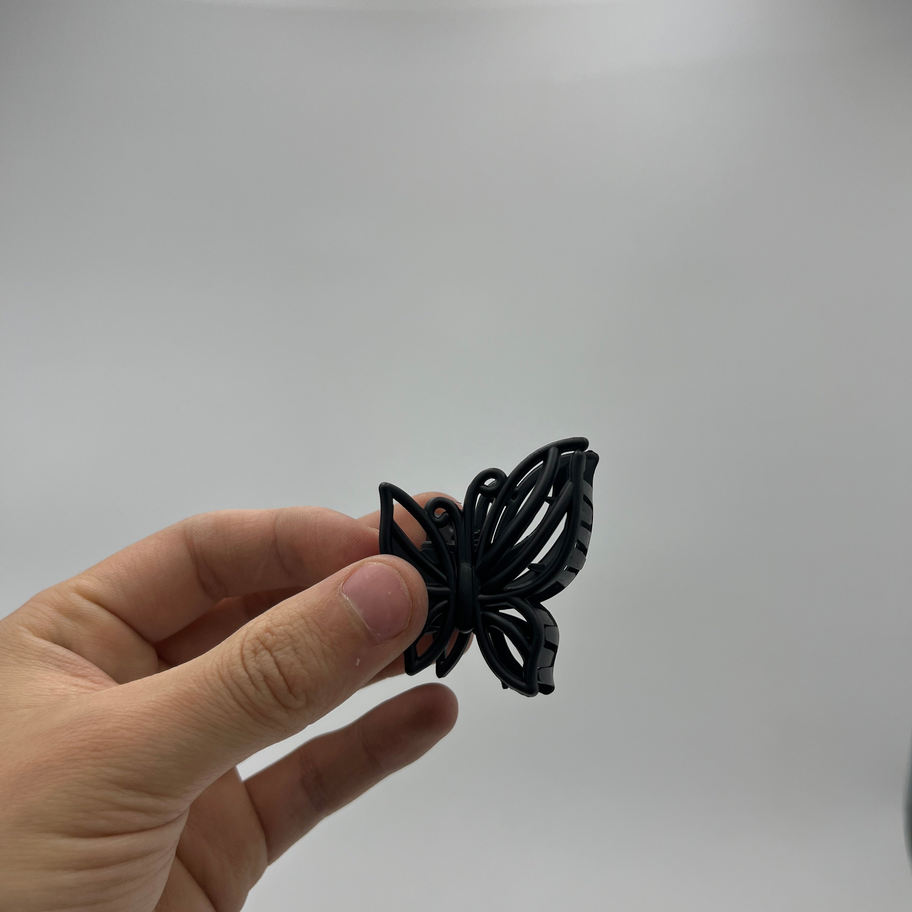 Pinza Chica Negra Triángulo - Paquete de 12 piezas 2.58 c/u