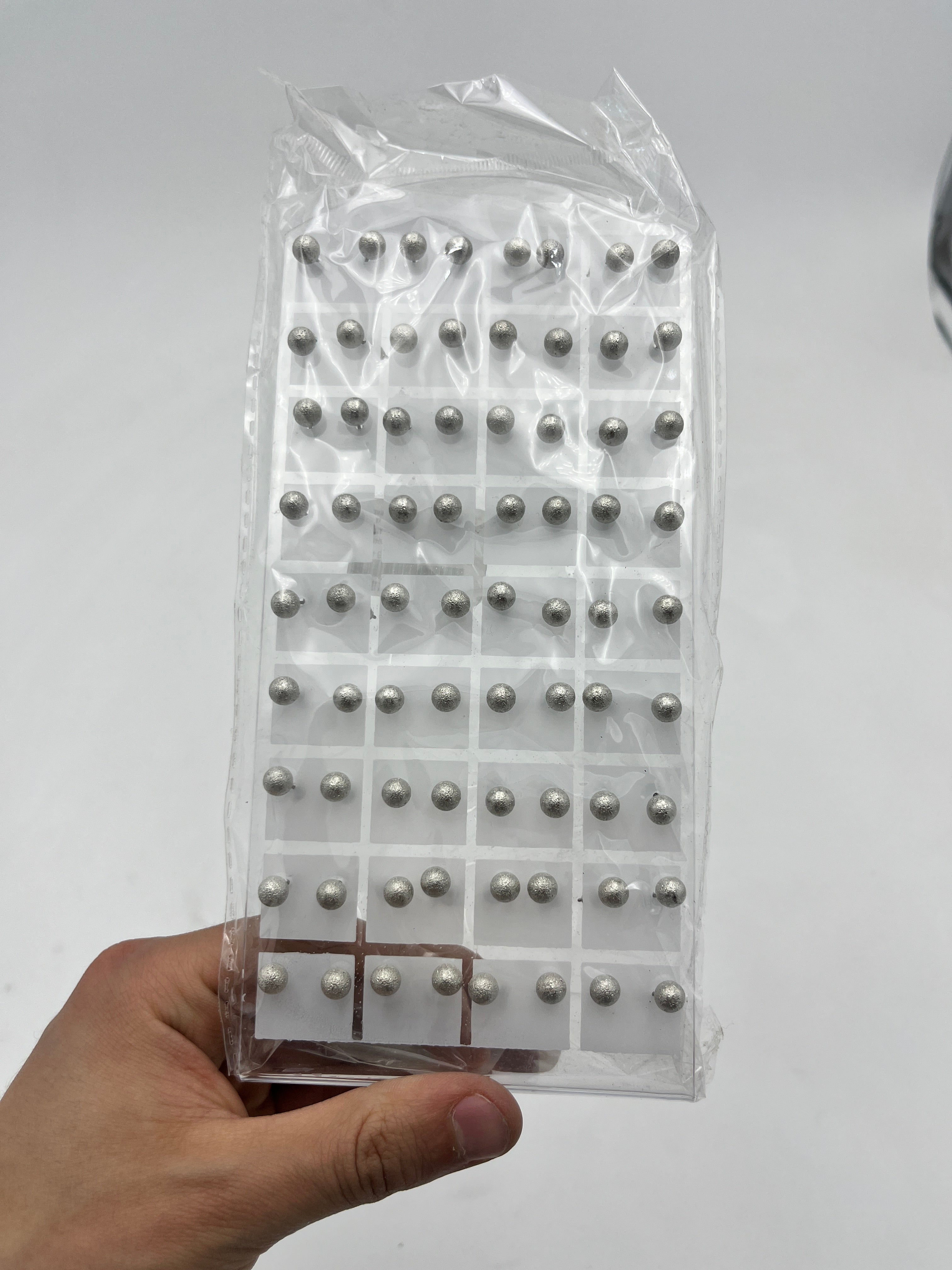 Broqueles perla plateada - Paquete de 36 piezas 1.75 c/u