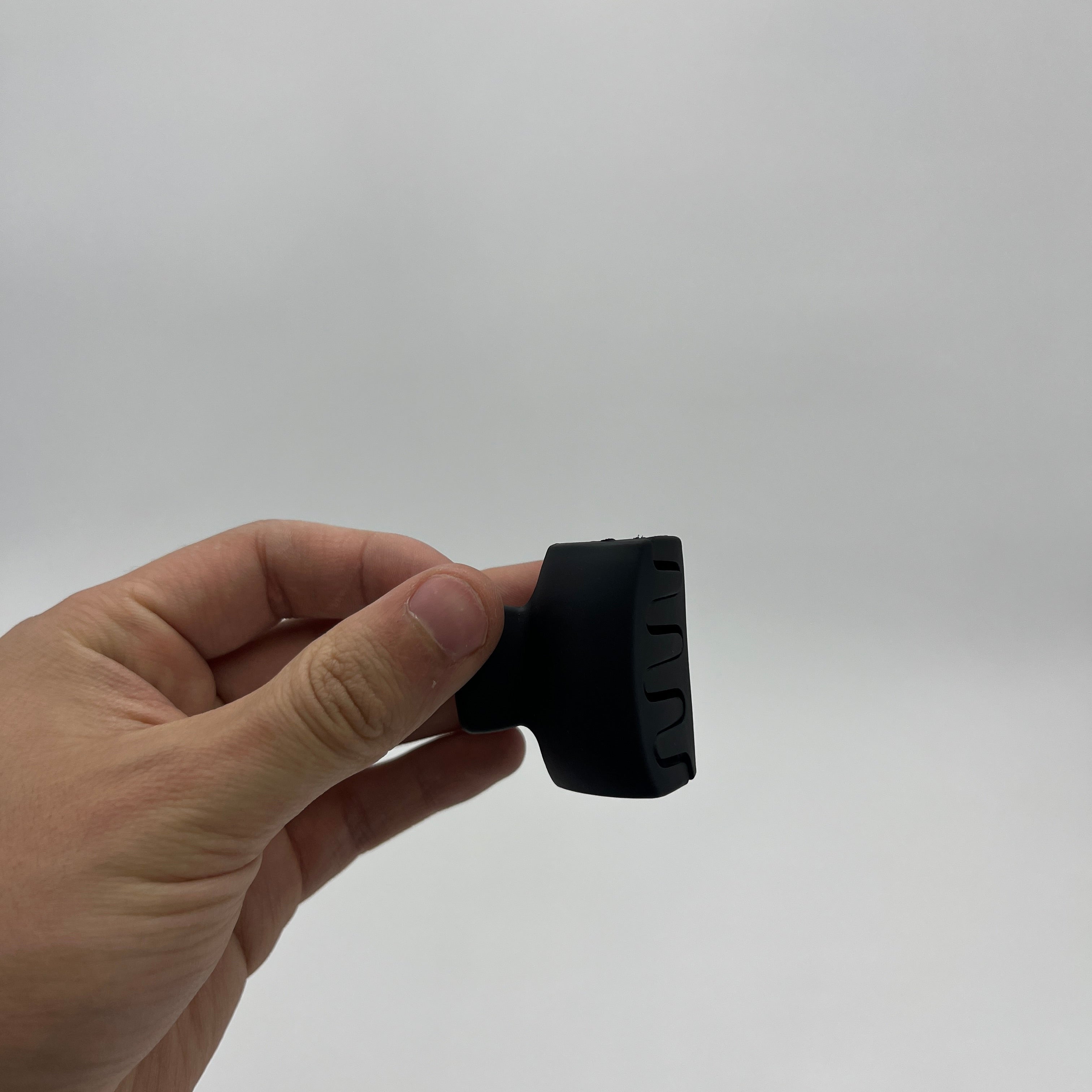 Pinza Chica Negra - Paquete de 12 piezas 2.58 c/u