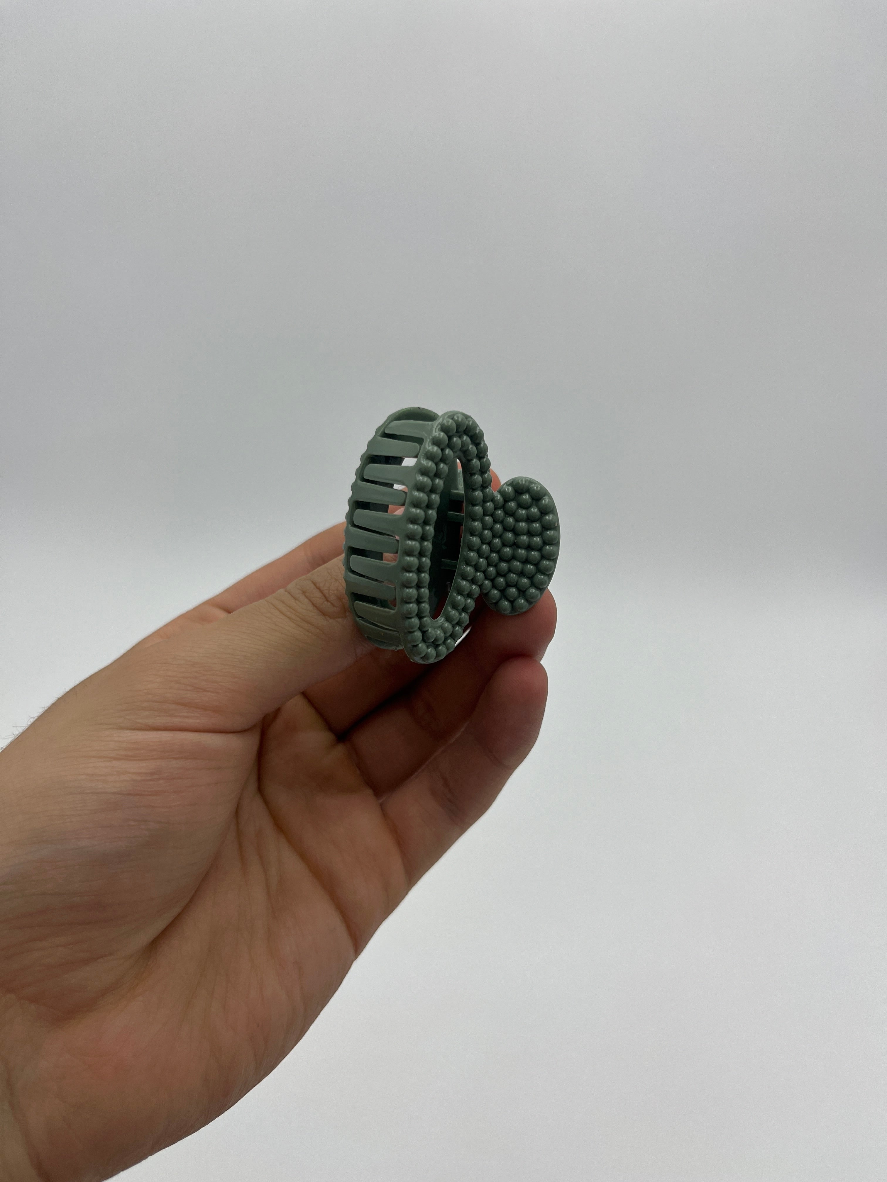 Pinza Chica ovalada puntos - Paquete de 12 piezas 2.58 c/u