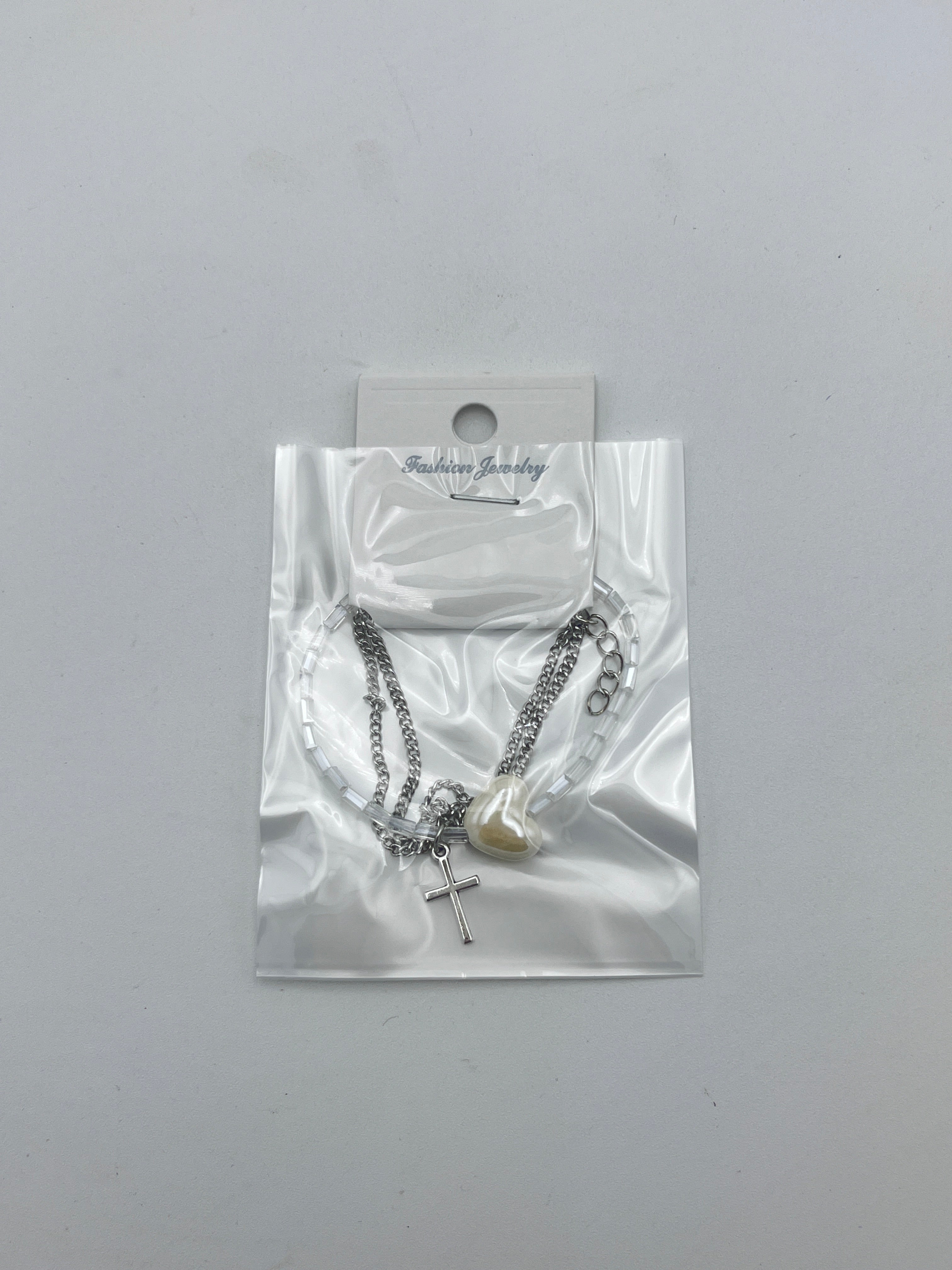 Pulsera Triple Plateada Corazón y Cruz - Paquete de 12 piezas 14.08 c/u