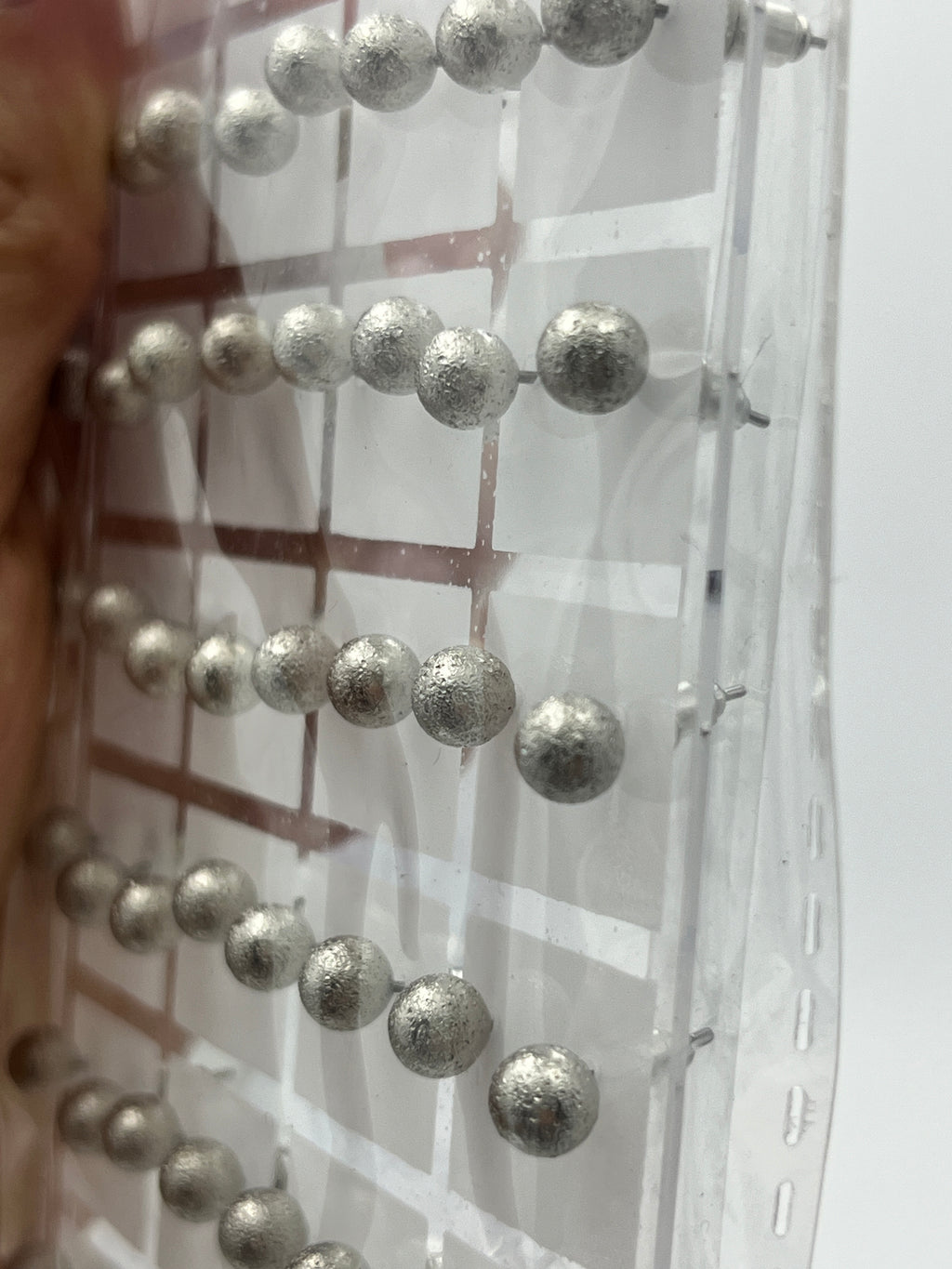 Broqueles perla plateada - Paquete de 36 piezas 1.75 c/u