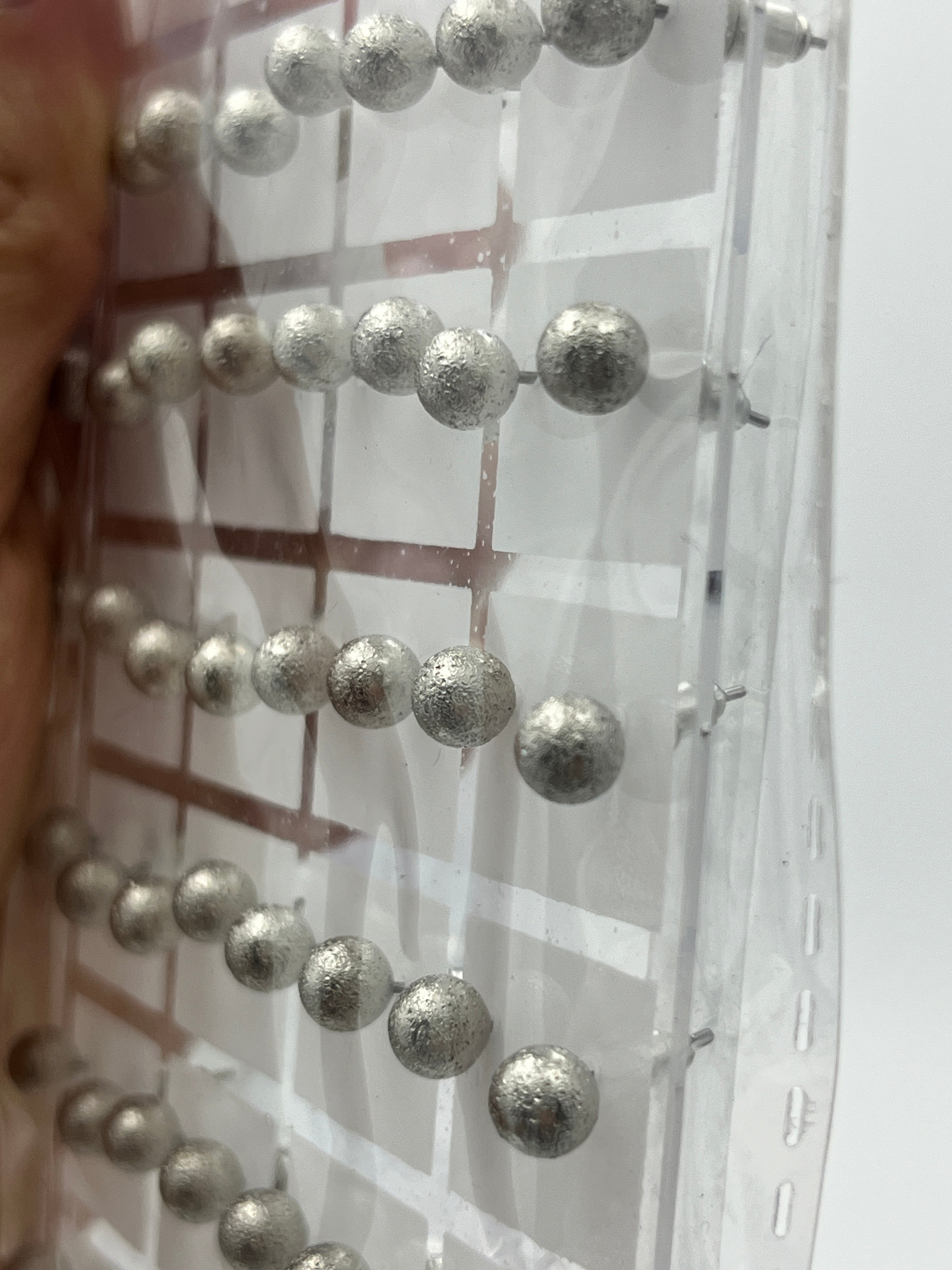 Broqueles perla plateada - Paquete de 36 piezas 1.75 c/u