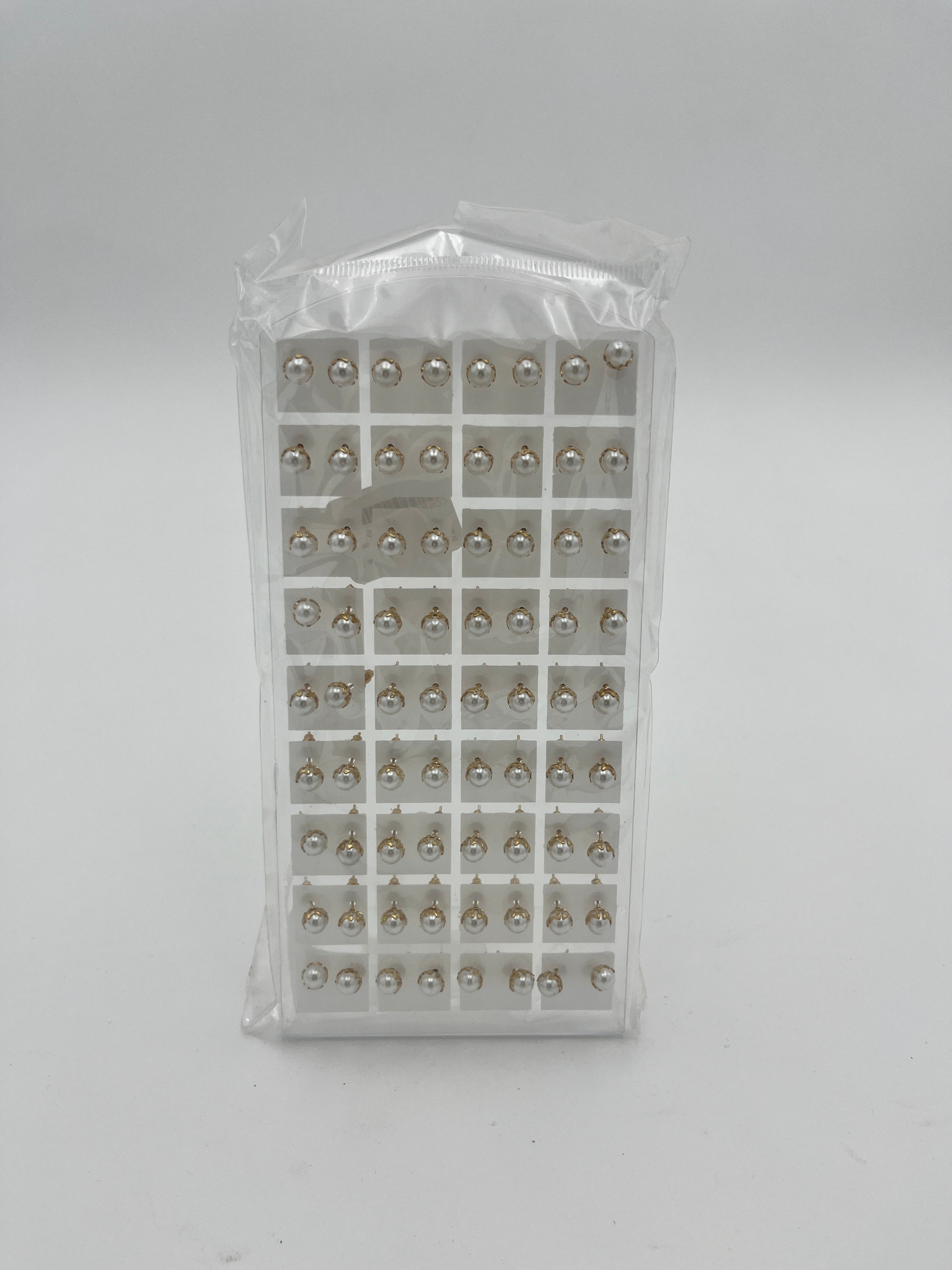 Broqueles Perla blanca c/dorado - Paquete de 36 piezas 1.75 c/u