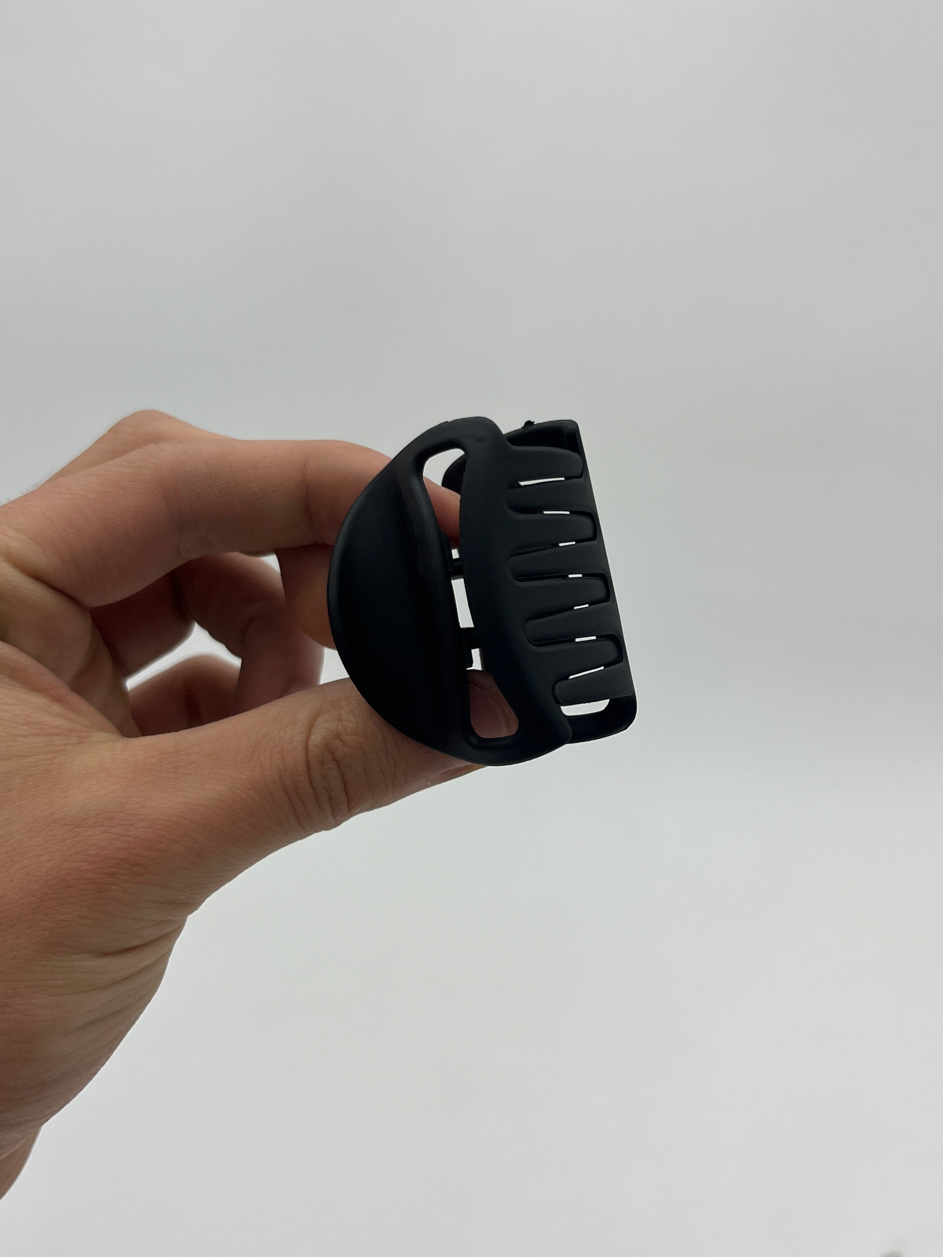 Pinza Chica Negra - Paquete de 12 piezas 2.58 c/u